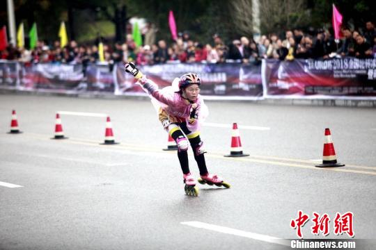 2018中国轮滑马拉松公开赛在湖北宜昌举行