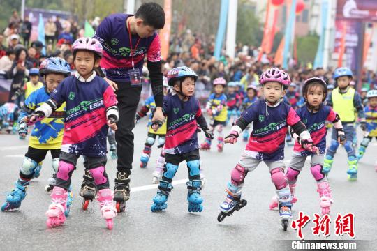 轮滑运动在中国普及程度高，参与人数多 吴延 摄