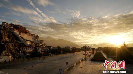 西藏前三季度GDP超1000亿元城乡居民收入增速全国第一