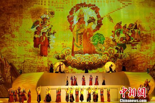 2018年9月，西藏举办第四届藏博会，展示西藏魅力。图为9月7日晚，藏博会开幕式文艺表演。(资料图) 江飞波 摄