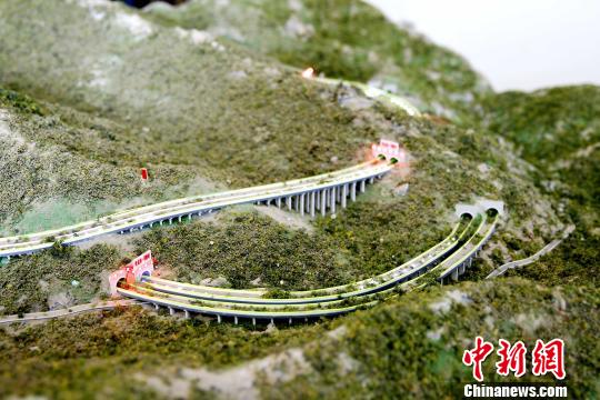 青海省四条公路同日建成通车总长461公里