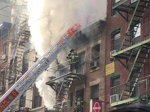 纽约华埠商住楼着火至少2人伤起火原因仍在调查
