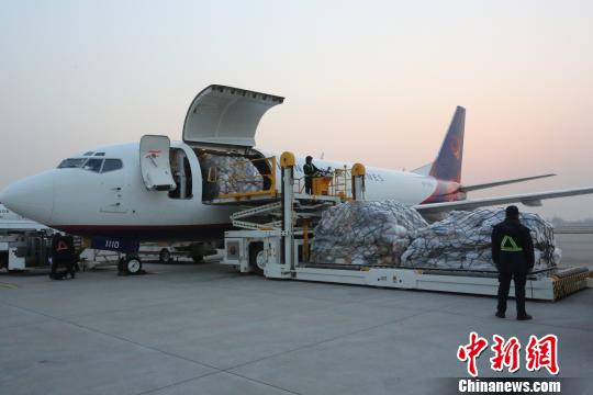 西安年航空货邮吞吐量首次突破30万吨。　刘国柱 摄
