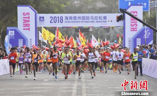 海南儋州国际马拉松赛鸣枪开跑中国选手跻身女子组前三