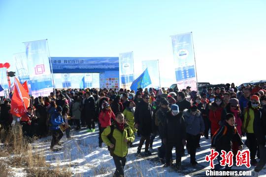 3000余民众徒步青海湖迎新年