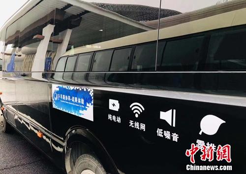 2018浙江国际智慧交通产业博览会期间展示的车路协同项目演示车。