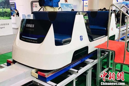 2018浙江国际智慧交通产业博览会现场展示的超导磁浮模型车。