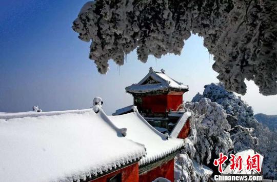 武当山雪景 彭涛 摄