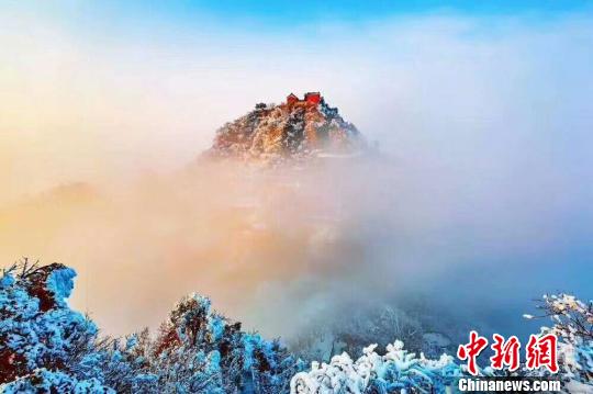 武当山雪景 彭涛 摄