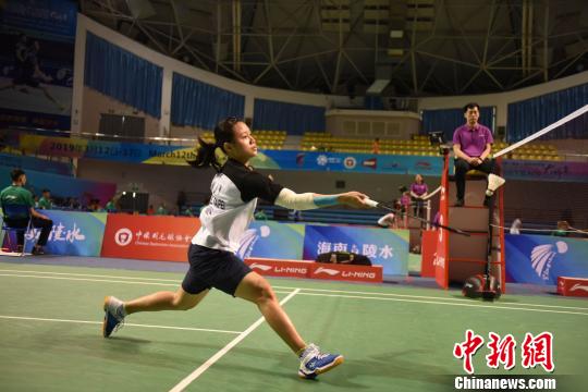 中国(陵水)国际羽毛球大师赛挥拍开打。 李秋溪 摄