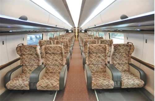 试验样车车厢内景，高速磁浮列车具有速度高、噪音低、震动小、载客量大等优点。