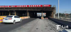 新疆乌昌快速路施工龙门架限高4