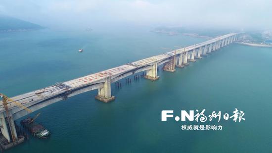 平潭海峡公铁两用大桥平潭段贯通。（南昌铁路局供图）