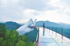 中国首座悬空彩虹仙手桥在三明试