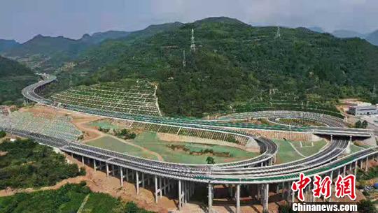 经过四年建设，甘肃首条PPP公路项目两徽高速公路将于9月3日通车试运营。　张宾 摄