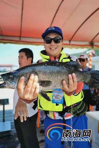 9月15日，2019海南亲水运动季陵水疍家海钓赛在陵水黎族自治县新村渔港完美收杆。 赛事组委会供图