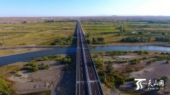 新疆富蕴至五彩湾公路预计10月15日
